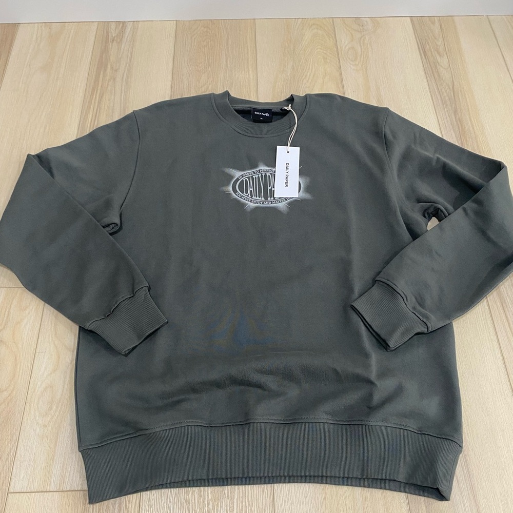 NEW Daily Paper Glow Logo Sweater Size XL Cinema Green